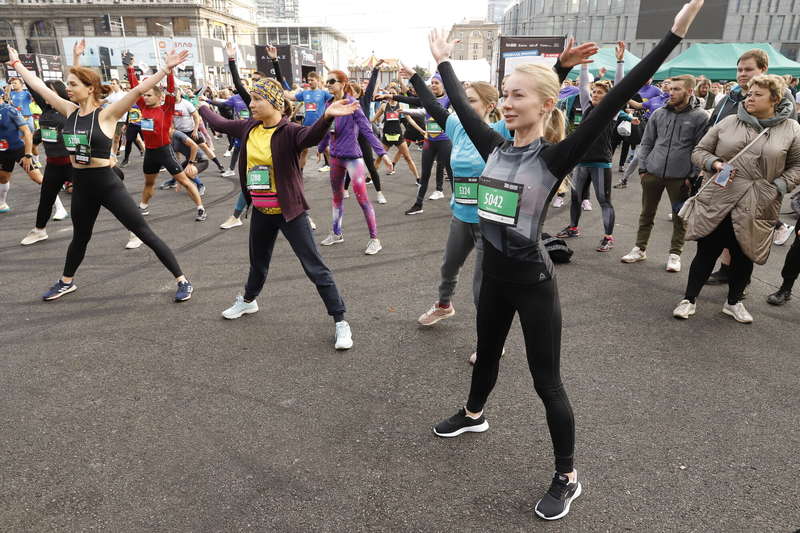 В Днепре свыше 3 тыс. бегунов приняли участие в "Almaz Group Dnipro Marathon"