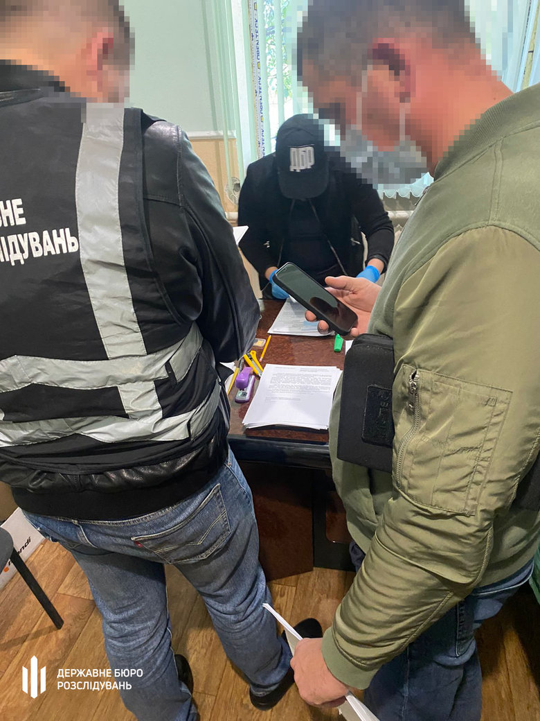 Полицейский в Запорожской области продавал большие партии наркотиков, которые были вещдоками, - ГБР 02 dqxikeidqxiqqeant