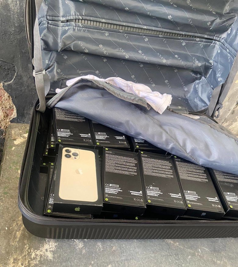 Украинец пытался нелегально ввезти в страну 60 айфонов, - Госпогранслужба 01 dqxikeidqxitkant