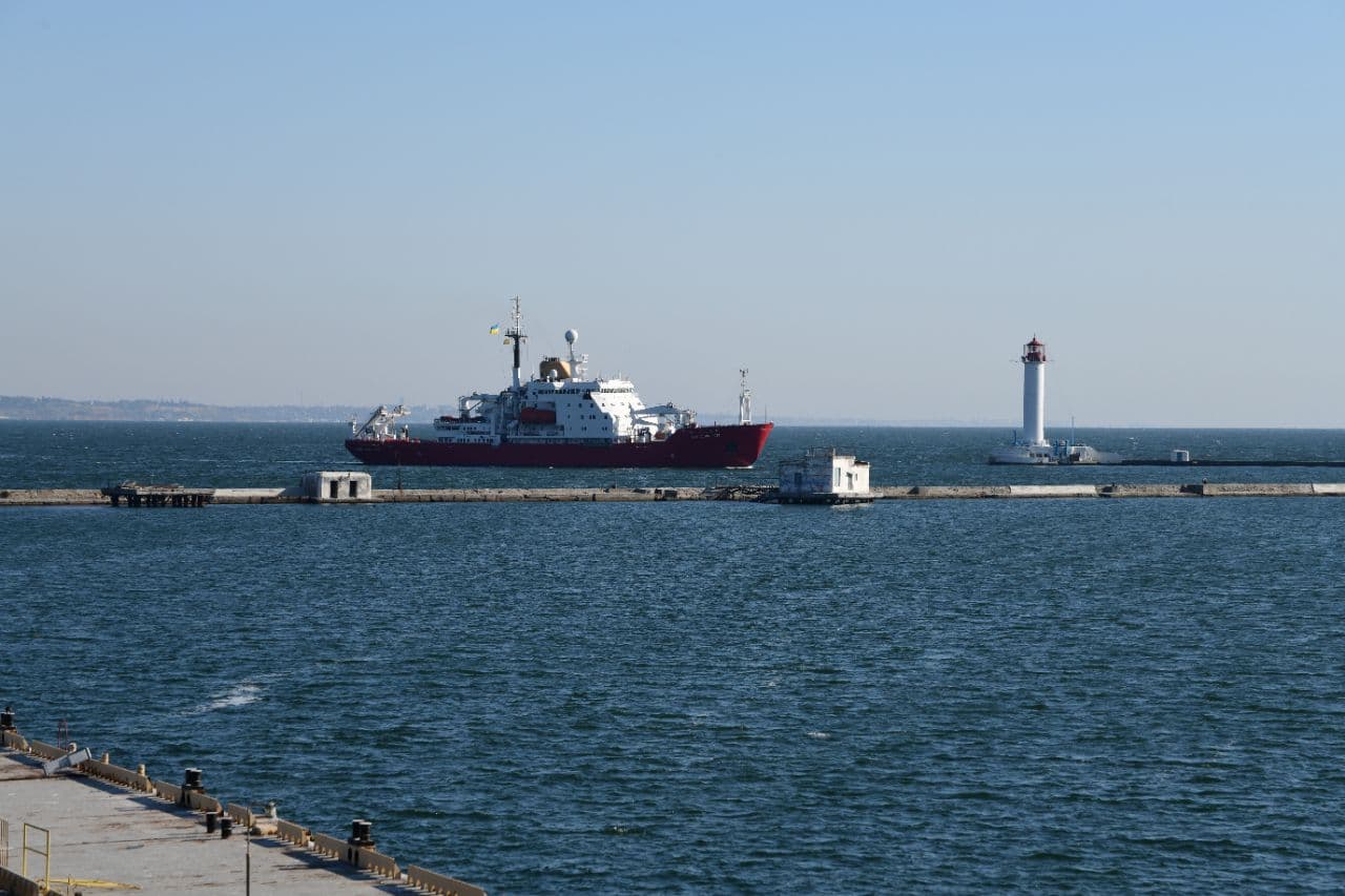 Украинский ледокол James Clark Ross прибыл в Одессу (фото) - 3 - изображение