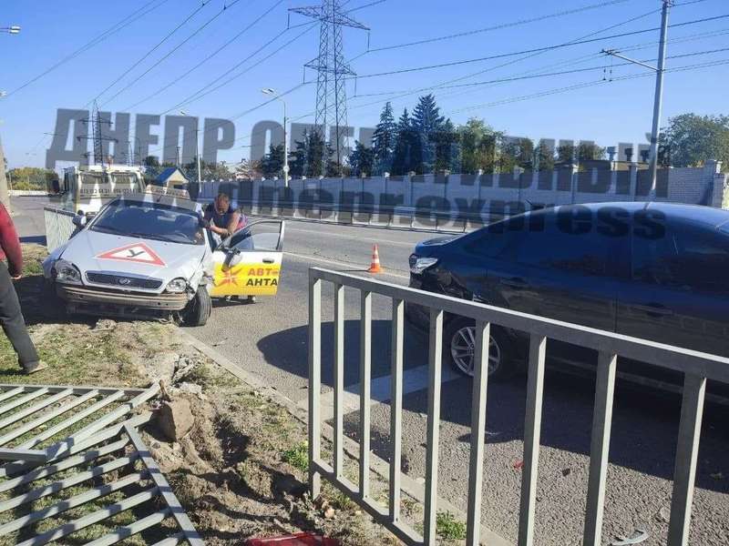 В Днепре ученик автошколы на учебной машине попал в ДТП. dqxikeidqxitkant