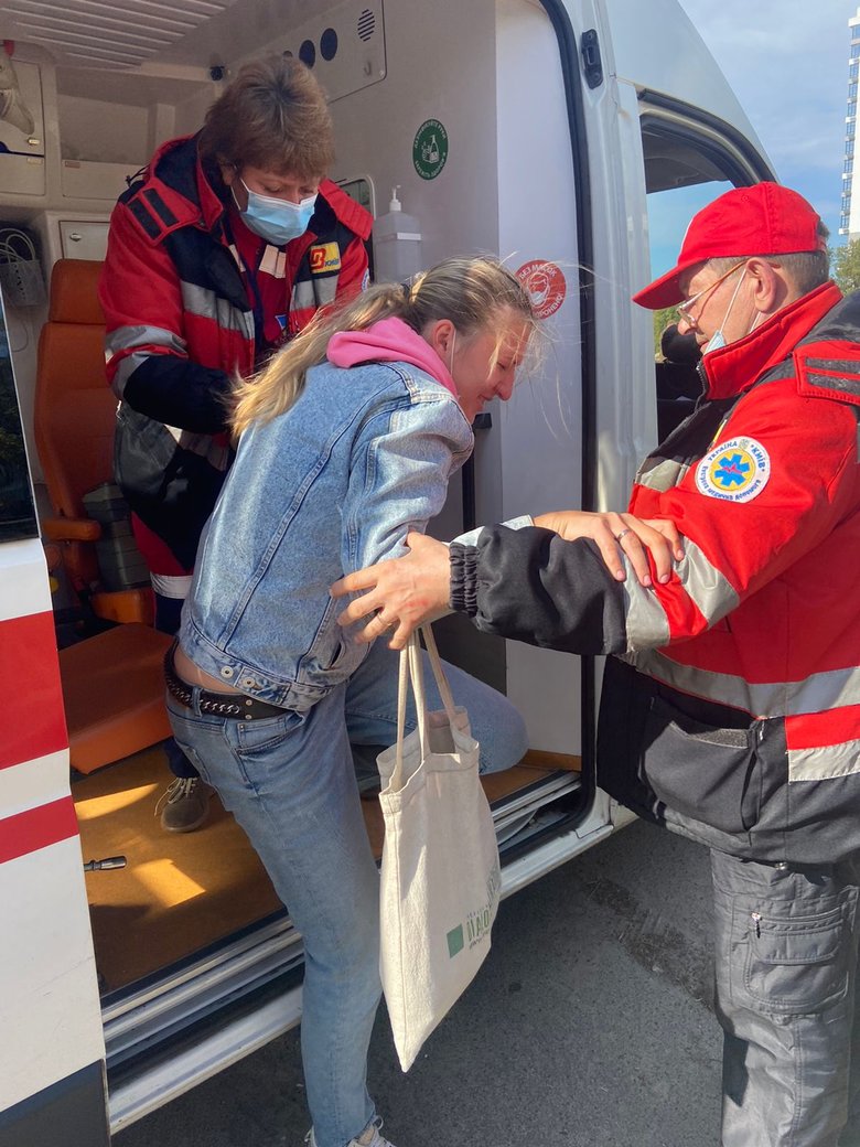 В Киеве титушки избили защитников ландшафтного парка на Никольско-Слободской улице 03