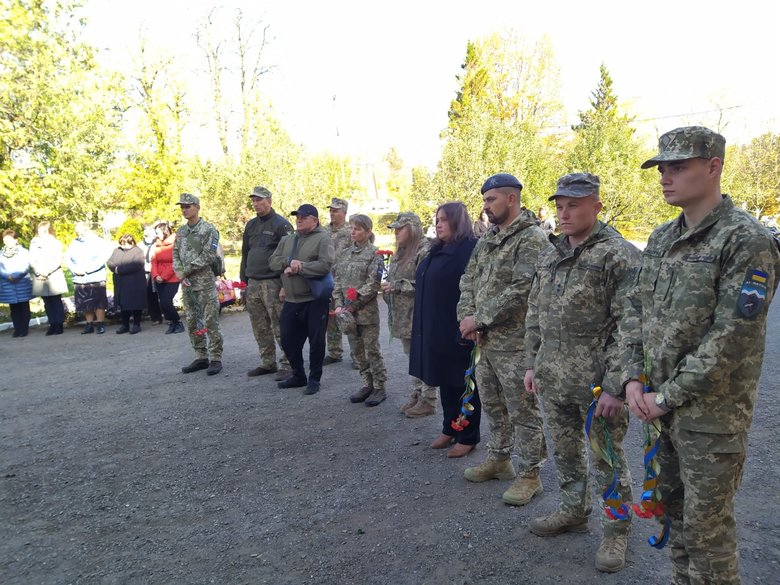 Мемориальную доску погибшему воину Василию Мочернюку установили на Прикарпатье 02 dqxikeidqxiqqeant