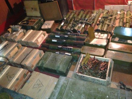 В квартире пограничники нашли склад боеприпасов. ФОТО В квартире пограничники нашли склад боеприпасов. ФОТО