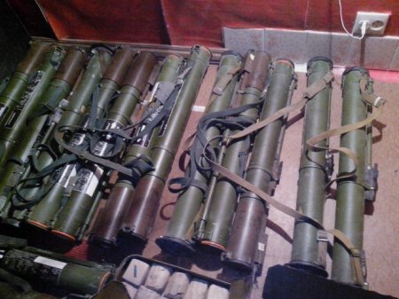 В квартире пограничники нашли склад боеприпасов. ФОТО В квартире пограничники нашли склад боеприпасов. ФОТО