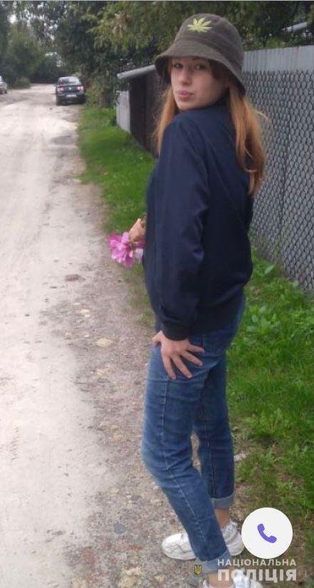 Она была одета в кофту и джинсы dqxikeidqxiqqeant