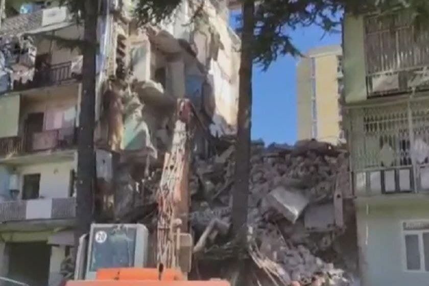 Под завалами могут находиться люди dqxikeidqxitkant