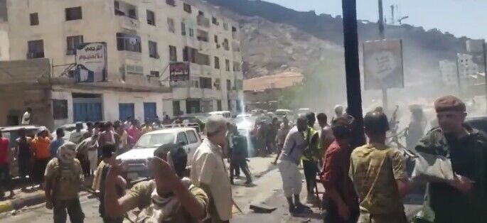 В Йемене устроили взрыв на пути правительственного кортежа: есть погибшие