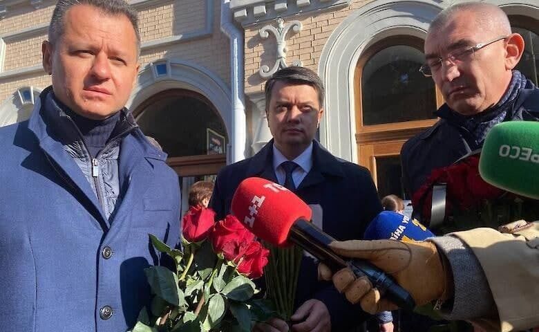 Политики пришли попрощаться с коллегой. dqxikeidqxitkant