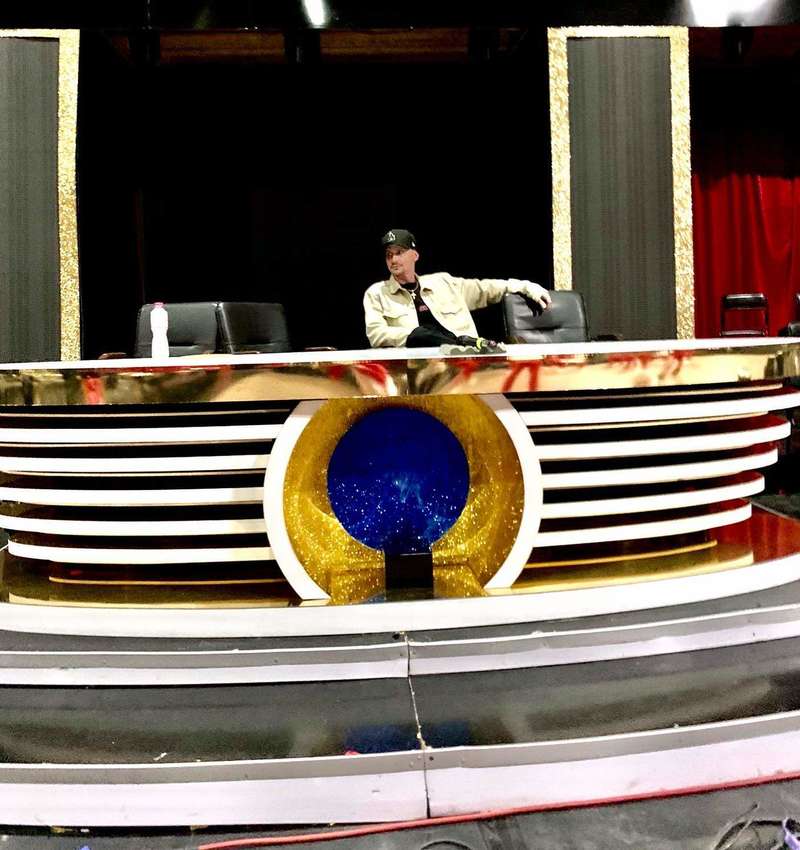 Син Григорія Чапкіса за суддівським столом Син Григорія Чапкіса за суддівським столом