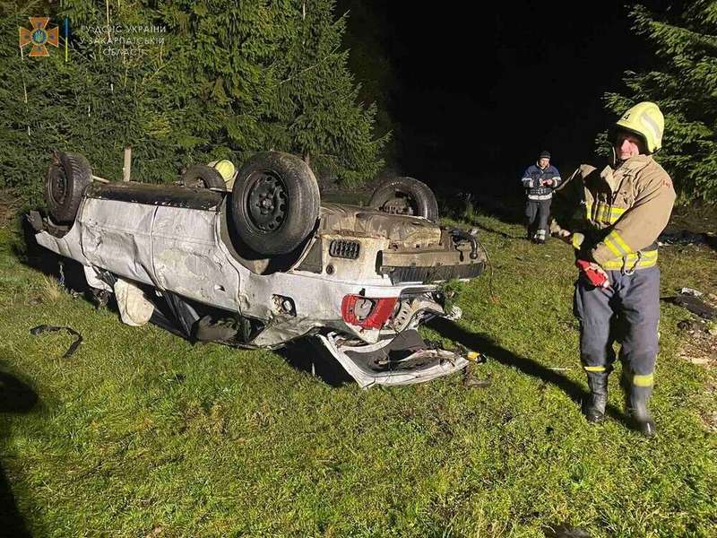 Бойцы ГСЧС ликвидировали последствия ДТП