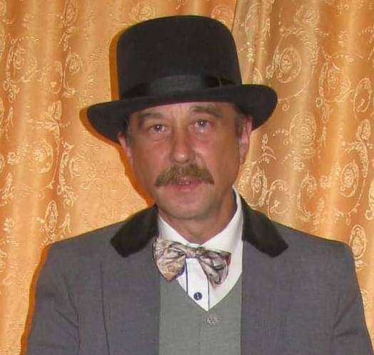 Помер відомий львівський екскурсовод Василь Радковець dqxikeidqxitkant