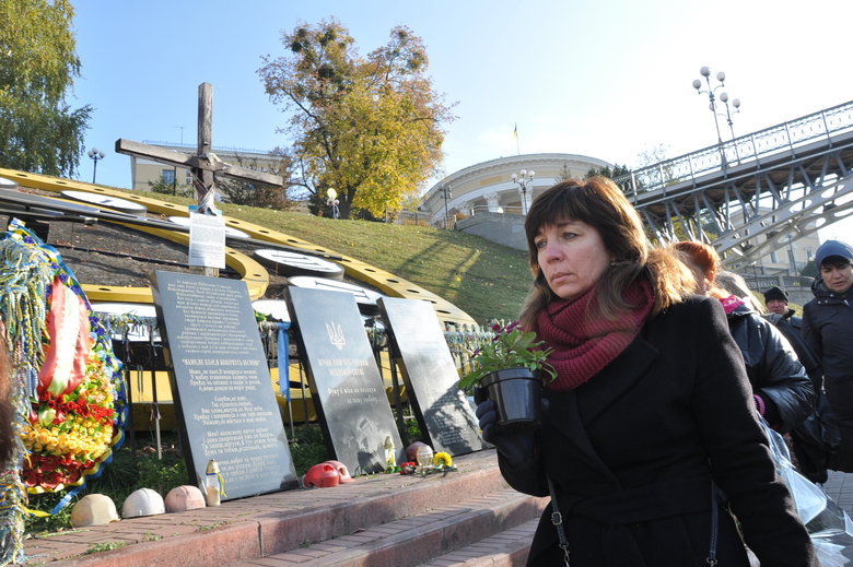 В Киеве почтили память погибших за свободу и независимость Украины 13