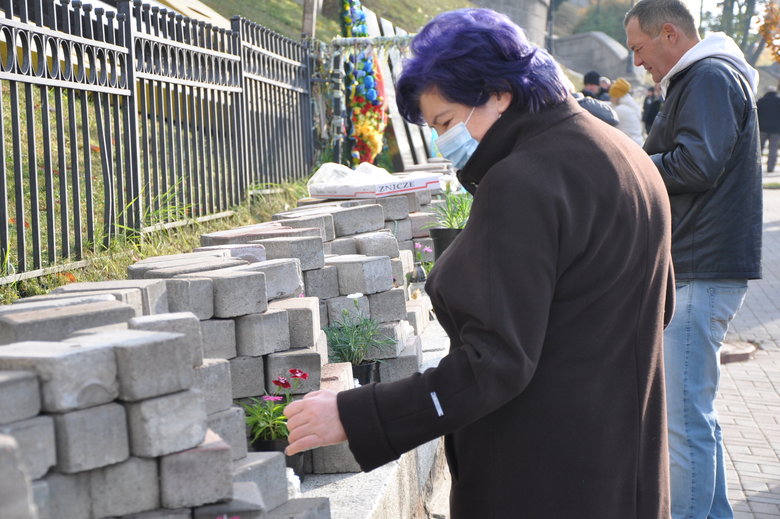 В Киеве почтили память погибших за свободу и независимость Украины 21