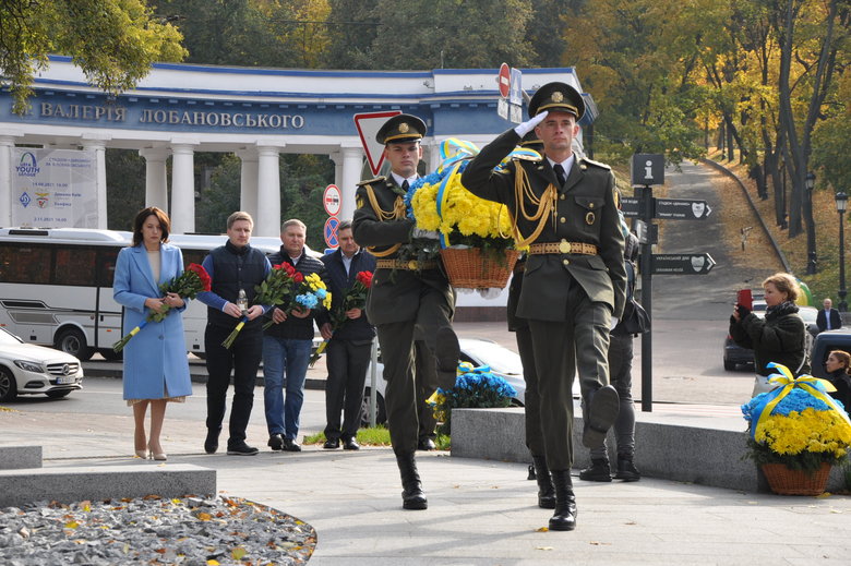 В Киеве почтили память погибших за свободу и независимость Украины 26