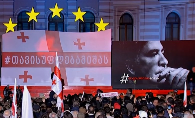 Около 50 тыс. человек в центре Тбилиси требуют освобождения Саакашвили 01 dqxikeidqxiqqeant