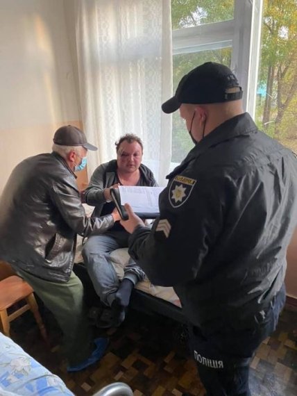 Артем Бондаренко дає свідчення поліції dqxikeidqxitkant