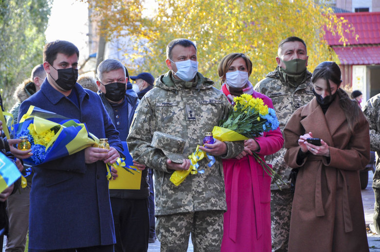 Мемориальную доску Юрию Дяковскому открыли на здании СБУ в Славянске 06