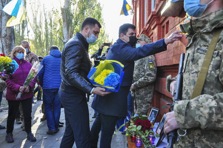 Мемориальную доску Юрию Дяковскому открыли на здании СБУ в Славянске 08
