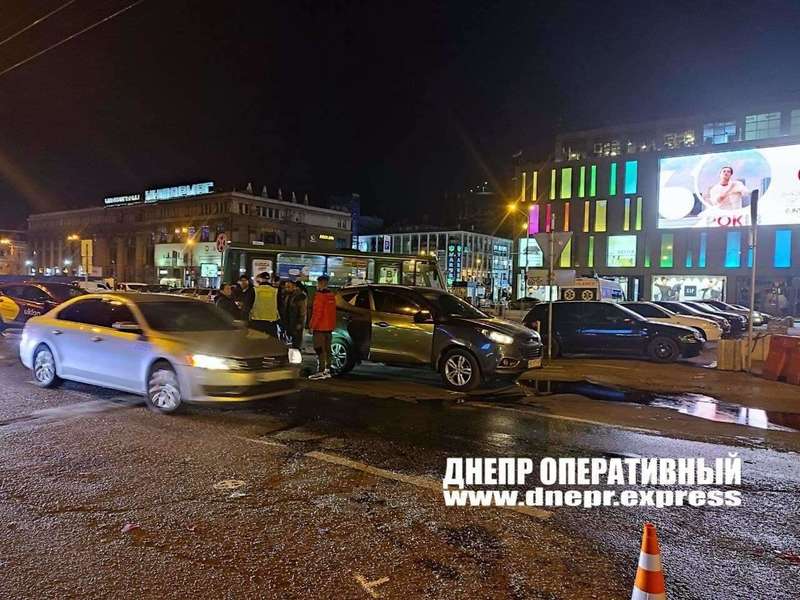 У Дніпрі авто перекинулося в момент аварії