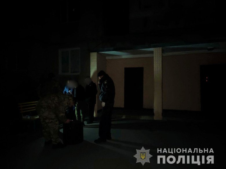 Ветеран угрожал взорвать свою девушку гранатой 05