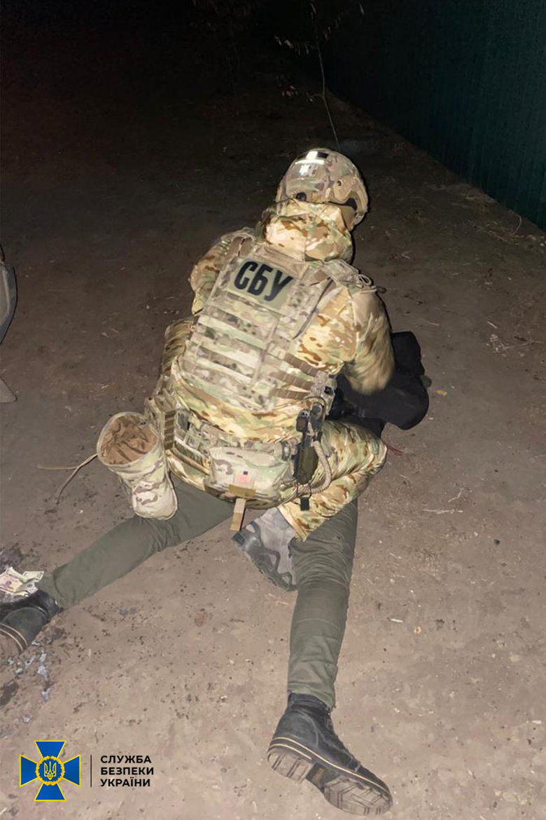 Двое полицейских задержаны на Полтавщине на взятке 1400 долларов, - СБУ 02 dqxikeidqxiqqeant