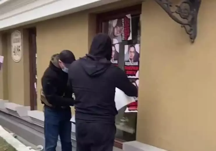 "Артем Подольский - верни долги!" В Киеве протестовали против адвоката с сомнительной репутацией (ФОТО) dqxikeidqxitkant