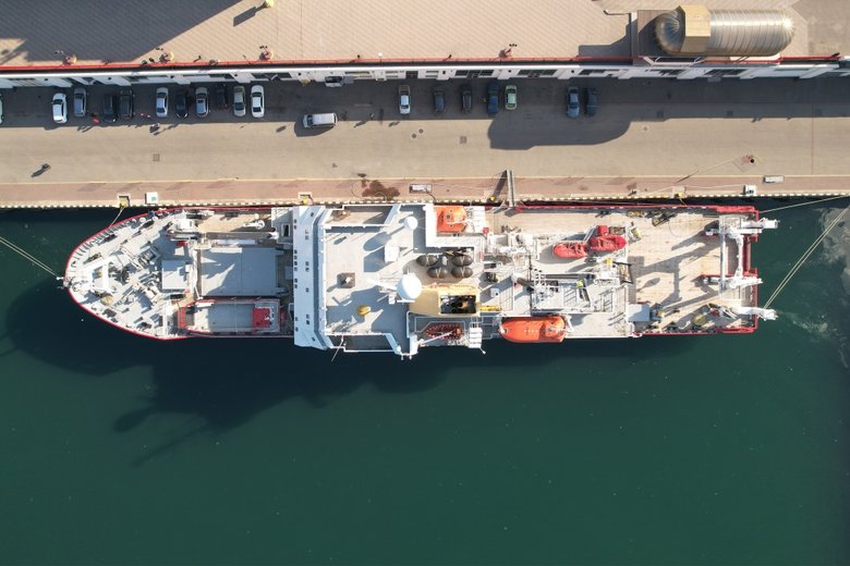 Зеленский в Одессе осмотрел ледокол Ноосфера, купленный государством для украинских полярников 09