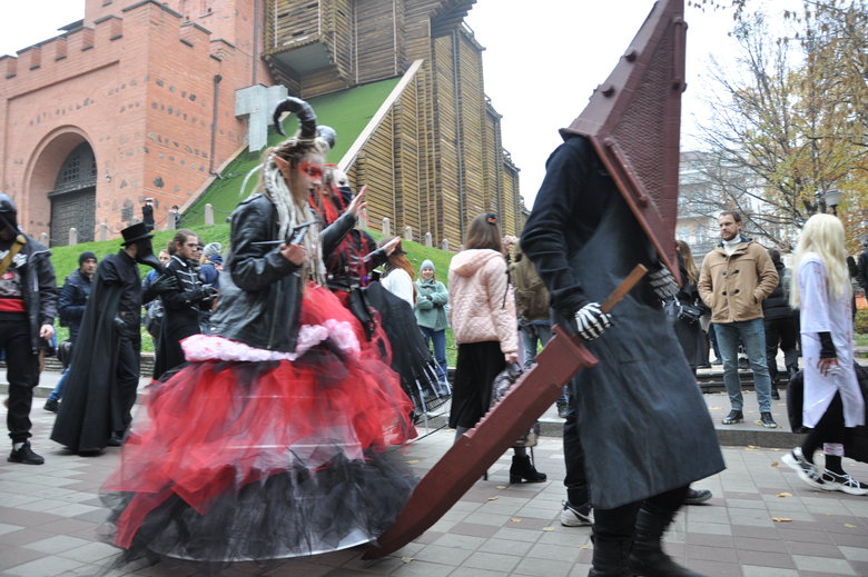 Парад зомби накануне праздника Хэллоуин прошел в центре Киева 11