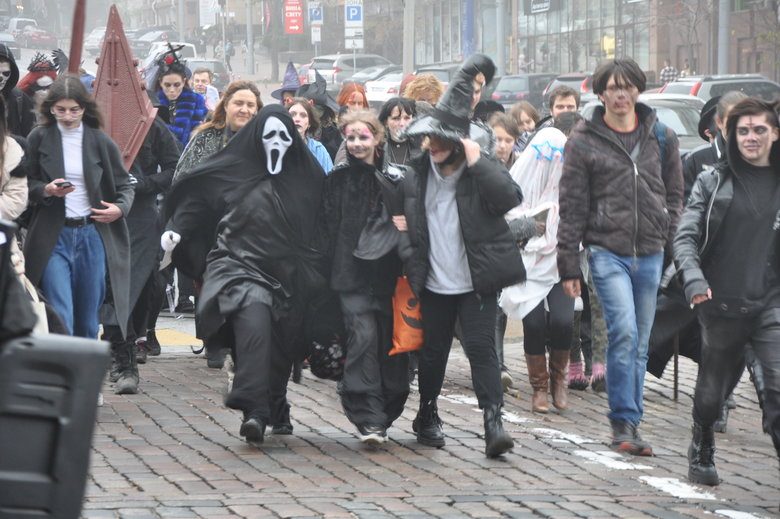 Парад зомби накануне праздника Хэллоуин прошел в центре Киева 06