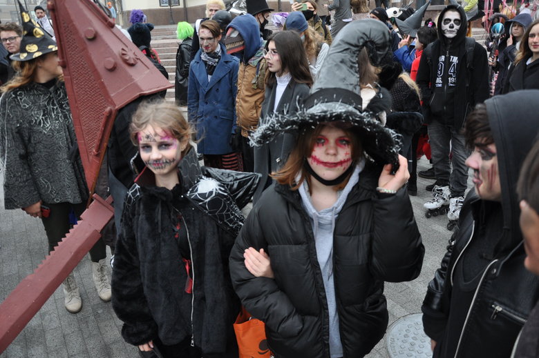 Парад зомби накануне праздника Хэллоуин прошел в центре Киева 07
