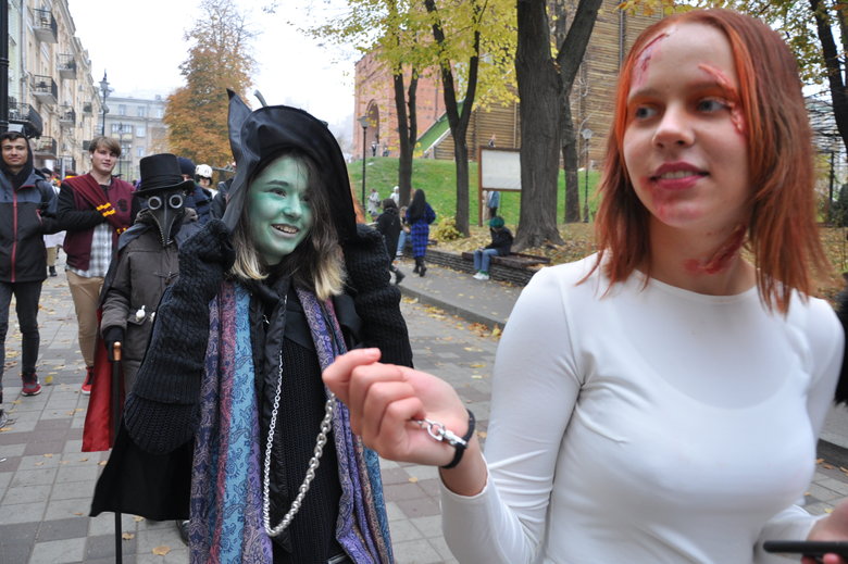 Парад зомби накануне праздника Хэллоуин прошел в центре Киева 10