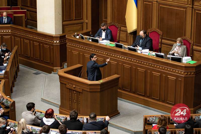 Лерос показав середній палець Зеленському dqxikeidqxitkant