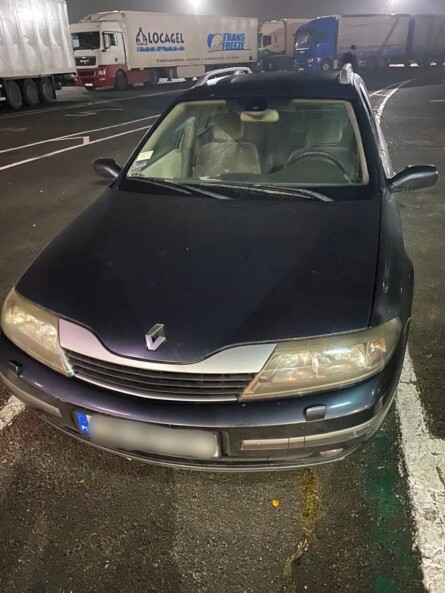 Украинец пытался пересечь границу поддельным свидетельством на авто Во время пограничного контроля у инспектора возникли сомнения по поводу действительности свидетельства о регистрации польского автомобиля, которым ехал 37-летний гражданин Украины. dqxikeidqxiqqeant