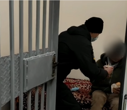 Афганца покормили и проверили на коронавирус. dqxikeidqxitkant