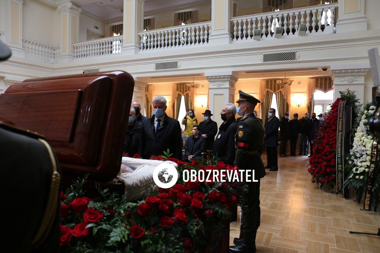 Отдал дань уважения умершему Звягильскому Юрий Бойко