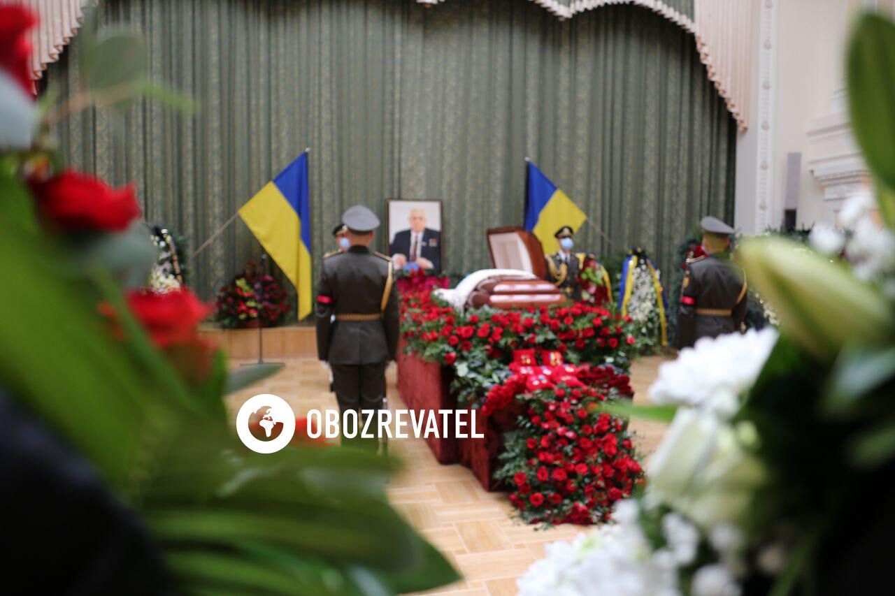 Церемония прощания длилась два часа