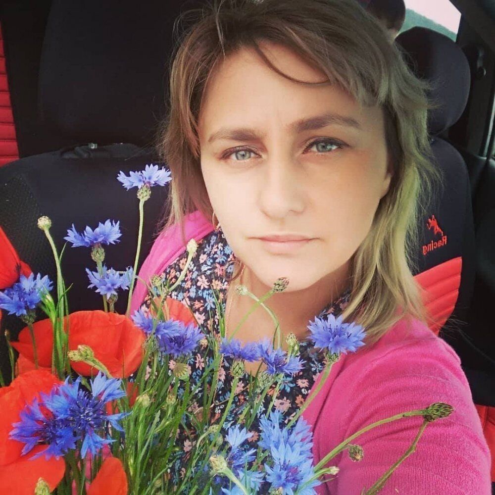 Алла была филологом по образованию, но пошла работать парикмахером