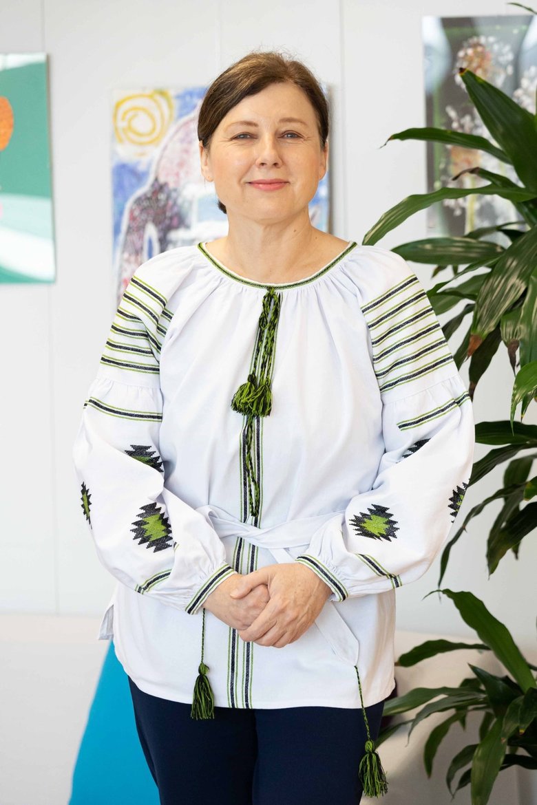 Вице-президент Еврокомиссии Юрова сфотографировалась в вышиванке: Горжусь тем, что ношу ее 01 dqxikeidqxitkant