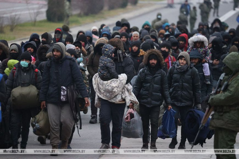 Лукашенко поручил разместить мигрантов в логистическом центре на границе с Польшей 02 dqxikeidqxiqqeant