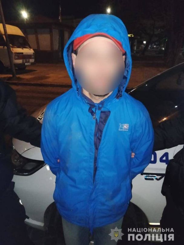 В Ужгороде мужчина в собственной квартире застал грабителя: что он сделал (фото)