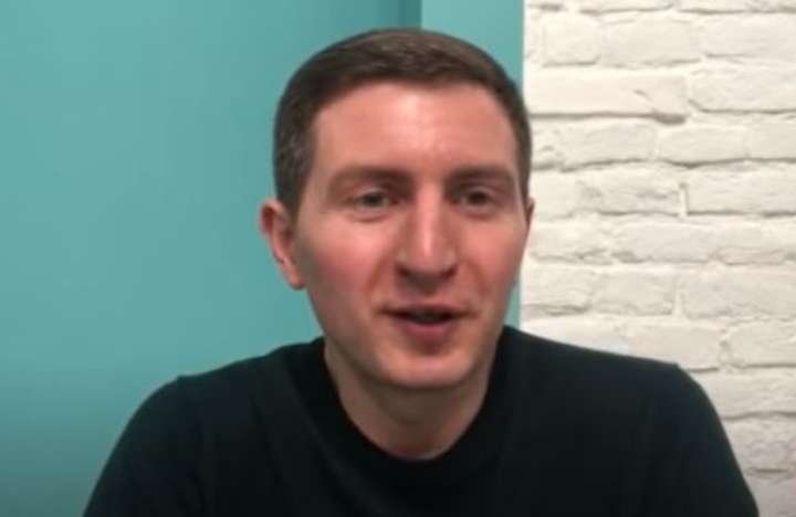 Во Львове антивакцинаторы штурмовали больницу, где их вожак "укрылся" от суда