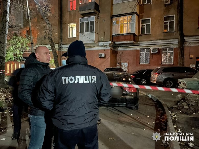 У центрі Миколаєва біля підїзду застрелили бізнесмена, ще одна людина дістала поранення 01