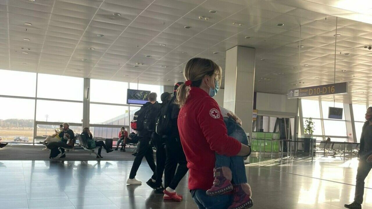 Девочку признали итальянкой и привезли на родину. dqxikeidqxiqqeant