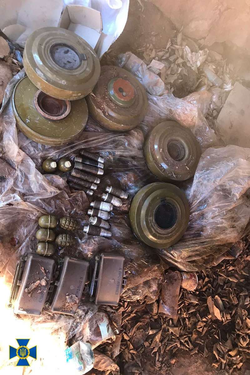 Оружие и боеприпасы.