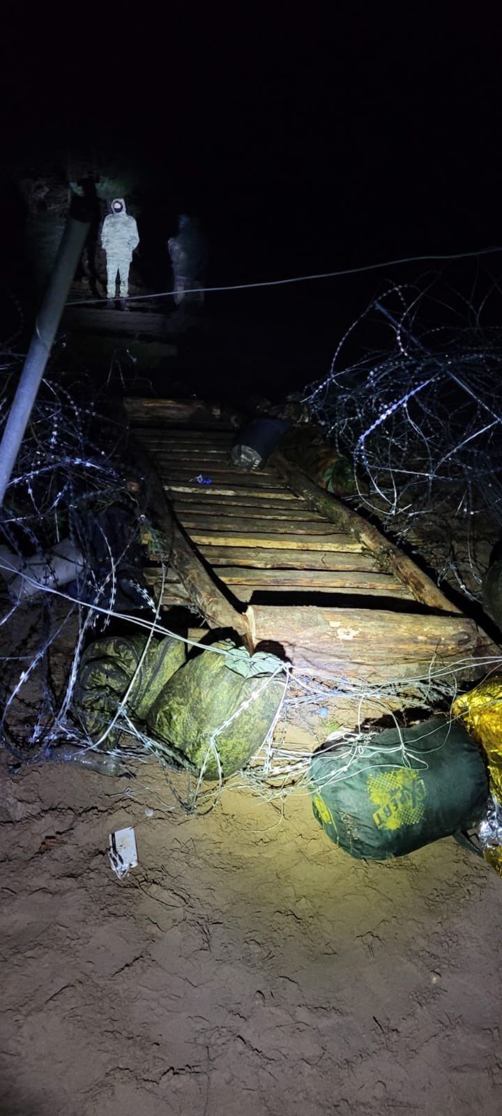 40 агрессивных иностранцев атаковали польские службы dqxikeidqxiqqeant