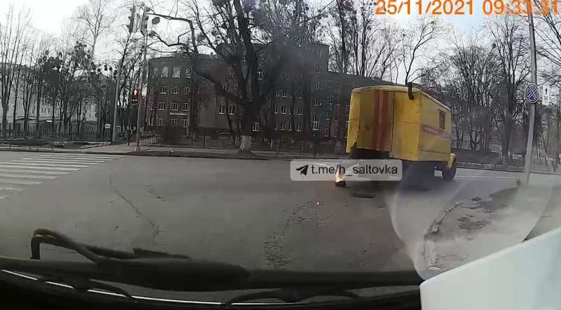 Люди выпрыгивали на ходу из машины. dqxikeidqxiqqeant