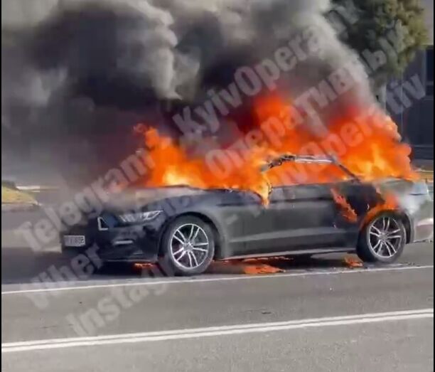 Машина загорелась во время движения. dqxikeidqxiqqeant