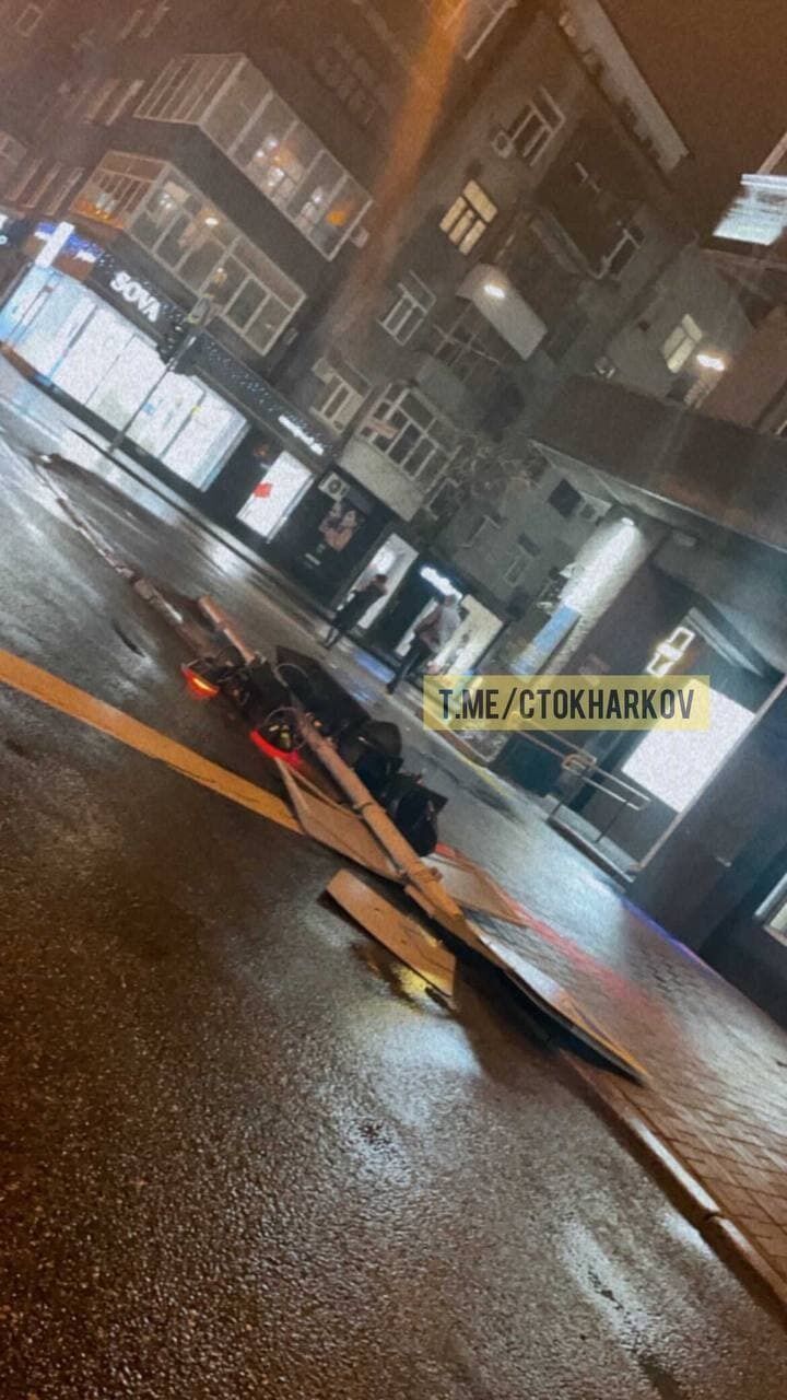 На Сумской ветер сбил светофор