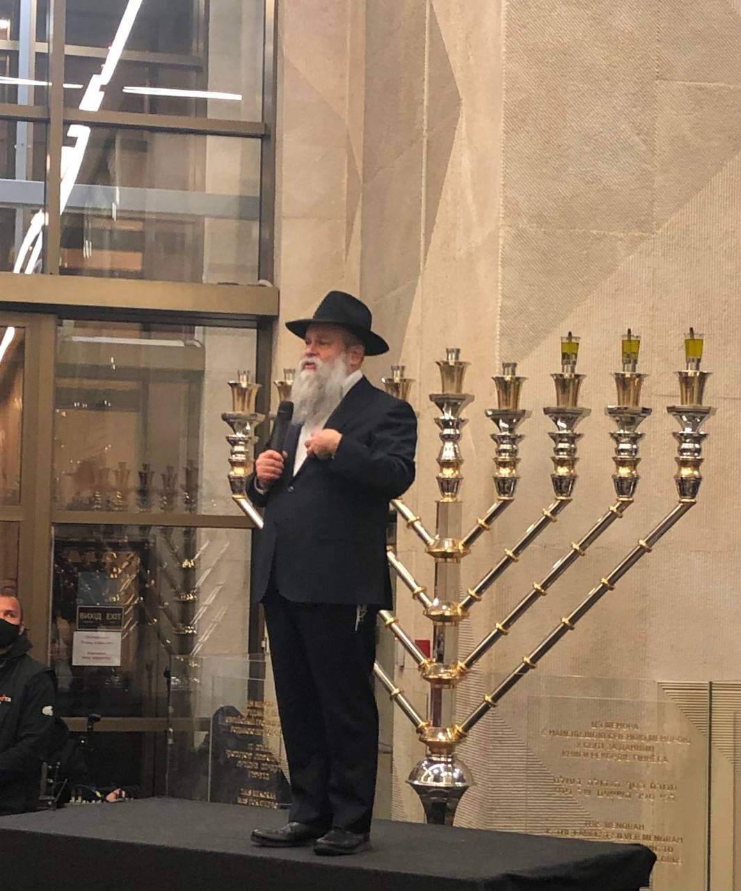 Затримали людей, які зруйнували Ханукію у Дніпрі dqxikeidqxiqqeant